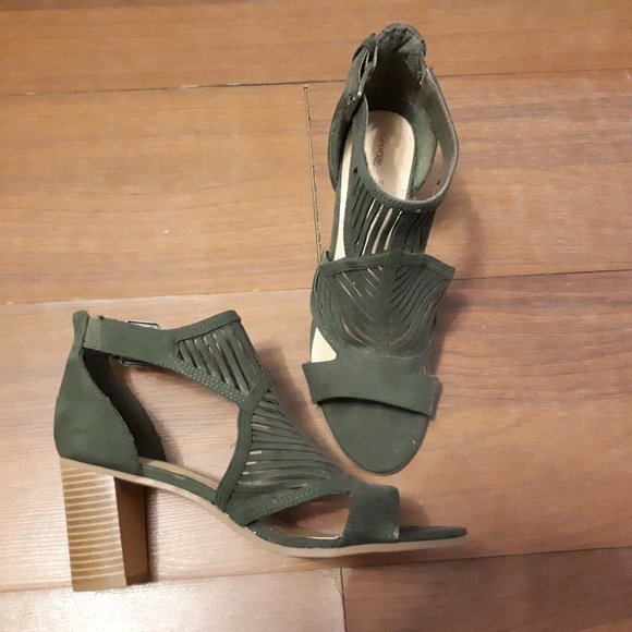 5 for 25 - Army Green Shoes - Picture 1 of 3
